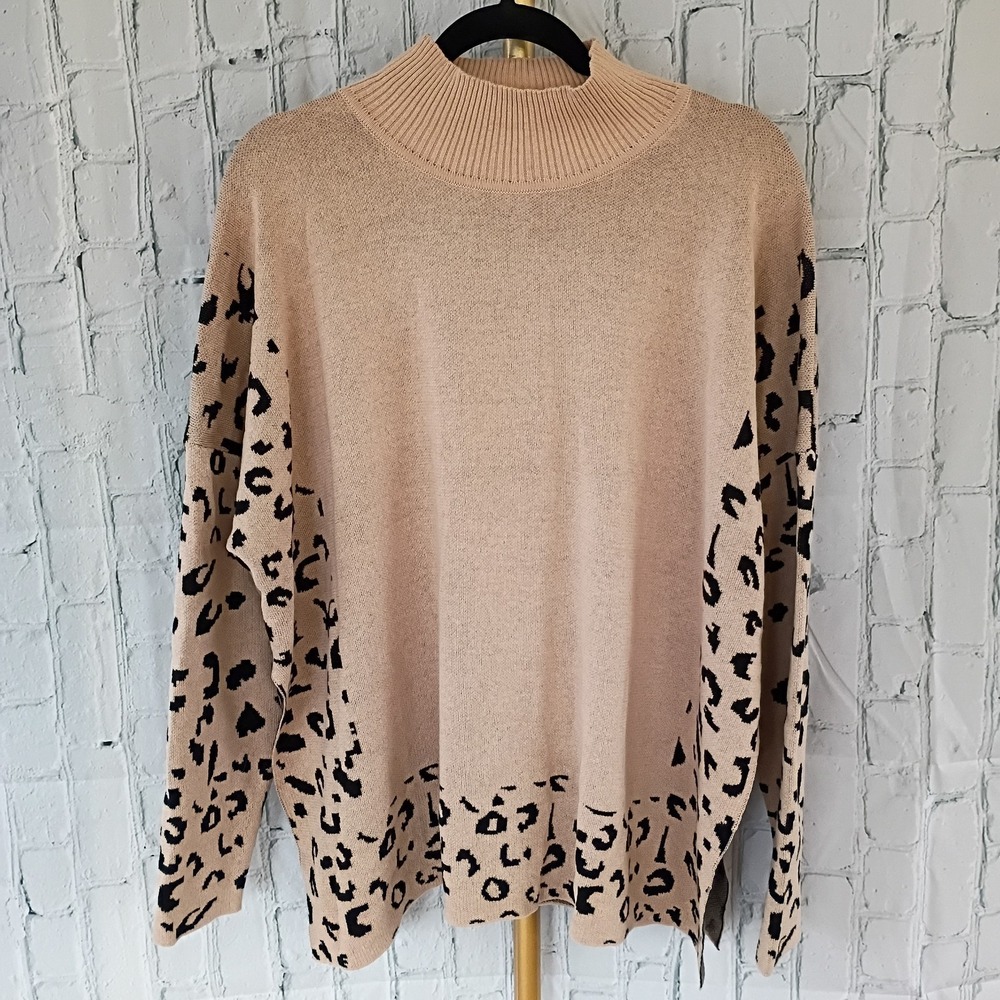 Women's Size MEDIUM Side Slit Cheetah Print Sweater High Neck Long Sleeve‎ NEW